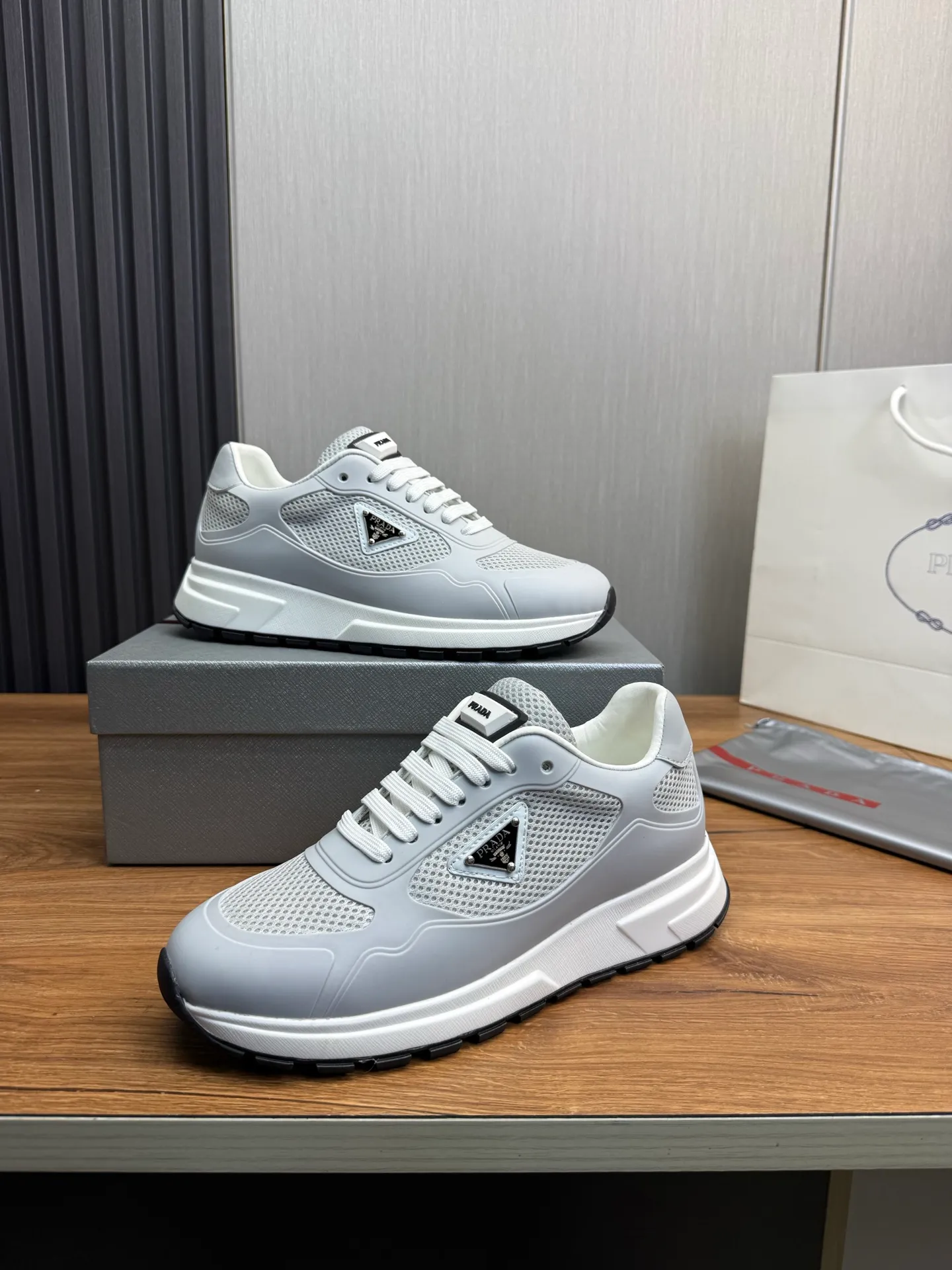 Men's shoes 💰580💰 [PRADA] Autumn and winter hot men's shoes shipped 👏Official website synchronized ⬆️Original fly-woven cowhide fabric + cowhide lining, 1⃣️:1⃣️reproduction, original sole, 38-45 (45. Customized, non-refundable)